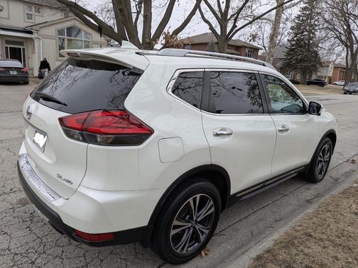 White 2017 Nissan Rogue SL