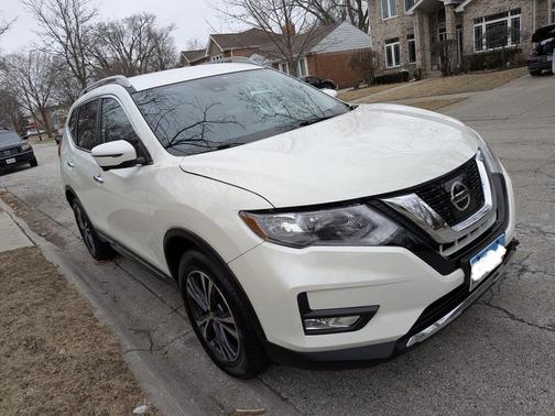 White 2017 Nissan Rogue SL