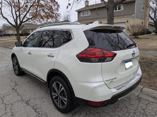 White 2017 Nissan Rogue SL