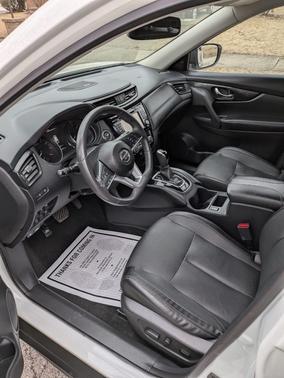 White 2017 Nissan Rogue SL