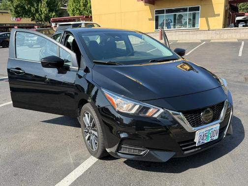 Black 2021 Nissan Versa 1.6 SV