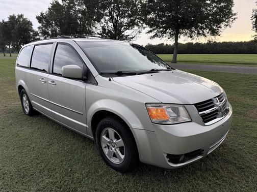 Silver 2010 Dodge Grand Caravan SXT