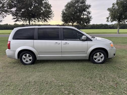 Silver 2010 Dodge Grand Caravan SXT