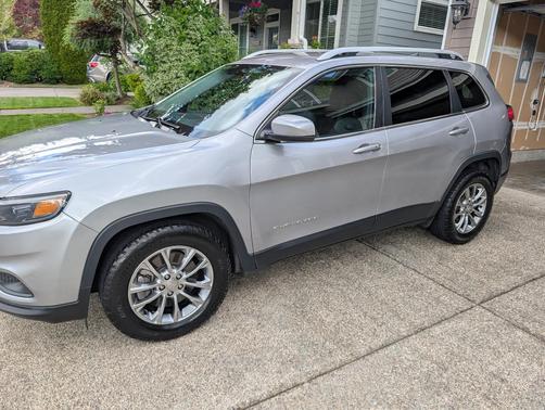 Silver 2019 Jeep Cherokee Latitude Plus