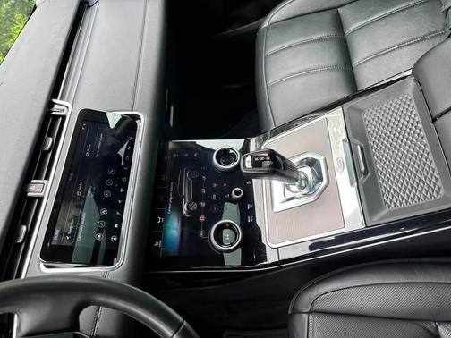 Black 2020 Land Rover Range Rover Evoque SE