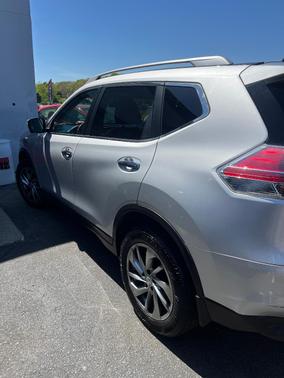 Silver 2014 Nissan Rogue SL