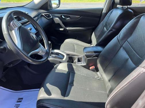 Silver 2014 Nissan Rogue SL