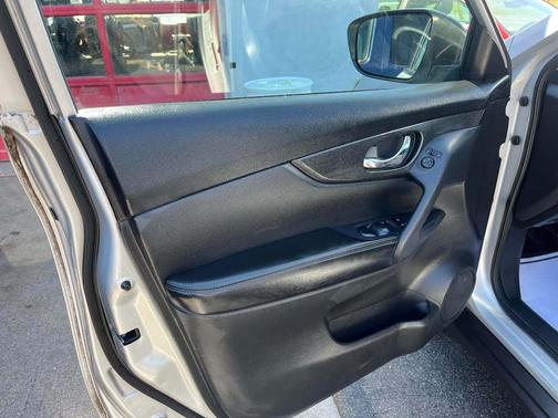 Silver 2014 Nissan Rogue SL