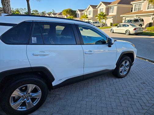 2022 Toyota RAV4 Hybrid XLE