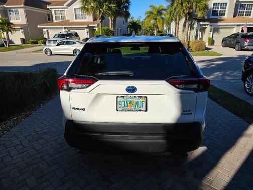 2022 Toyota RAV4 Hybrid XLE