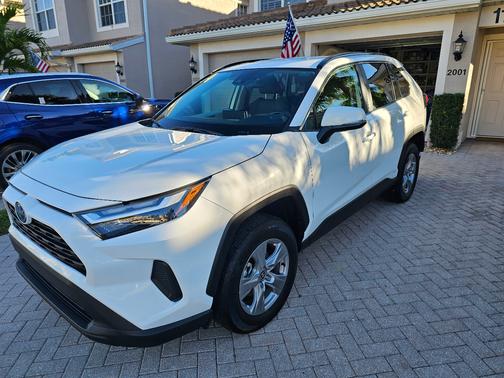 2022 Toyota RAV4 Hybrid XLE