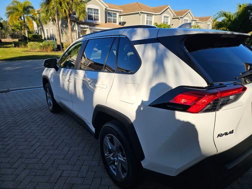 2022 Toyota RAV4 Hybrid XLE