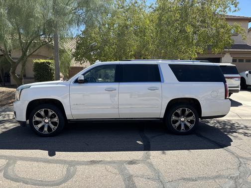 White 2015 GMC Yukon XL 1500 Denali