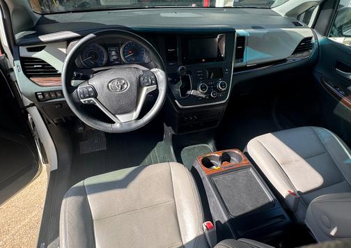 White 2017 Toyota Sienna XLE