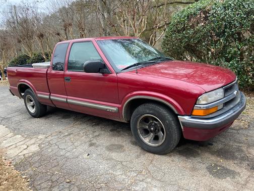 2000 Chevrolet S-10 LS Extended Cab