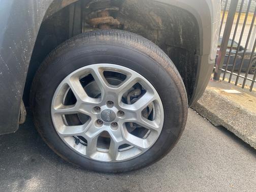 Silver 2015 Jeep Renegade Latitude
