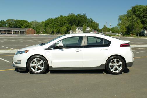 White 2015 Chevrolet Volt Base