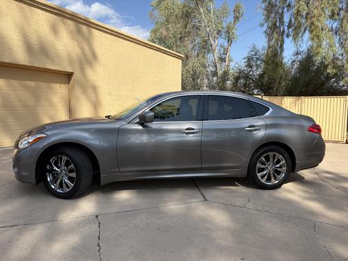 2012 INFINITI M37 x