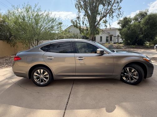 2012 INFINITI M37 x