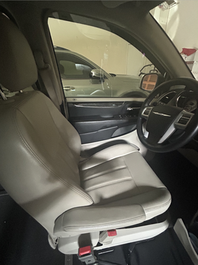 2014 Chrysler Town & Country Touring-L