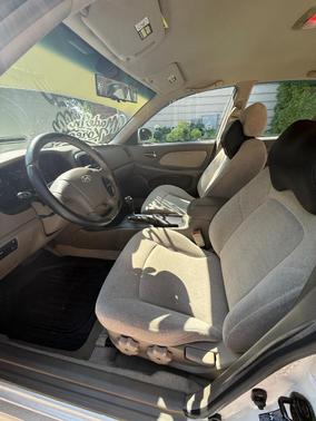 White 2004 Hyundai SONATA Base