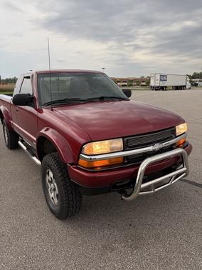 Red 2000 Chevrolet S-10 LS Extended Cab