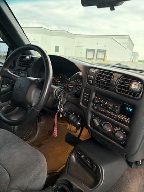 Red 2000 Chevrolet S-10 LS Extended Cab