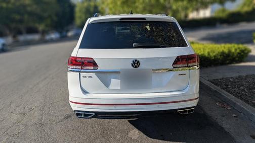 White 2021 Volkswagen Atlas 3.6L SE w/Technology R-Line