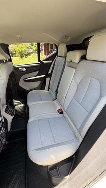White 2020 Volvo XC40 T5 Momentum
