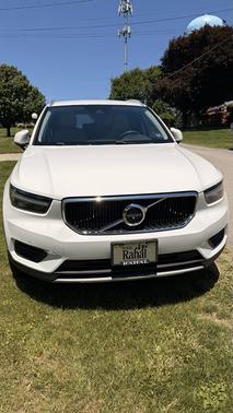 White 2020 Volvo XC40 T5 Momentum