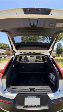 White 2020 Volvo XC40 T5 Momentum