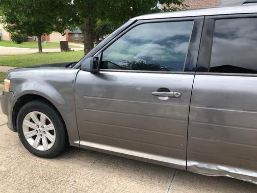 Gray 2010 Ford Flex SE