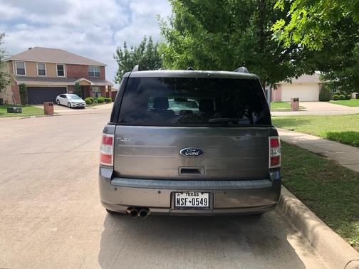 Gray 2010 Ford Flex SE