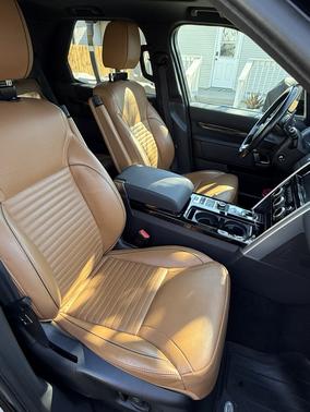 Black 2018 Land Rover Discovery HSE