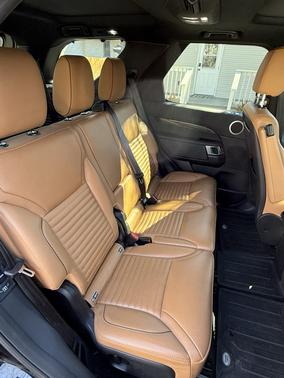 Black 2018 Land Rover Discovery HSE