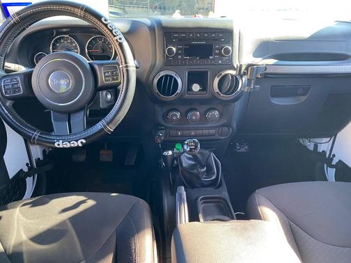 White 2017 Jeep Wrangler Unlimited Willys Wheeler