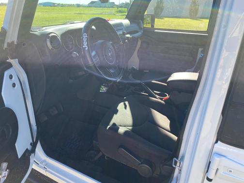 White 2017 Jeep Wrangler Unlimited Willys Wheeler
