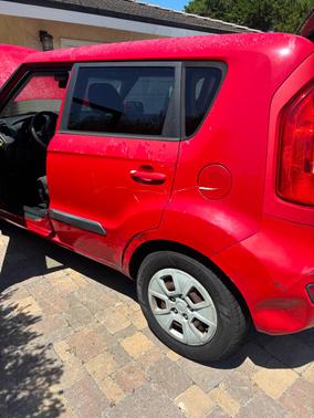 Red 2013 Kia Soul Base