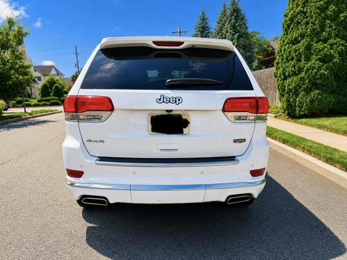 White 2015 Jeep Grand Cherokee Summit