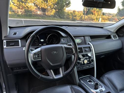 Photo 3 of 8 of 2017 Land Rover Discovery Sport HSE