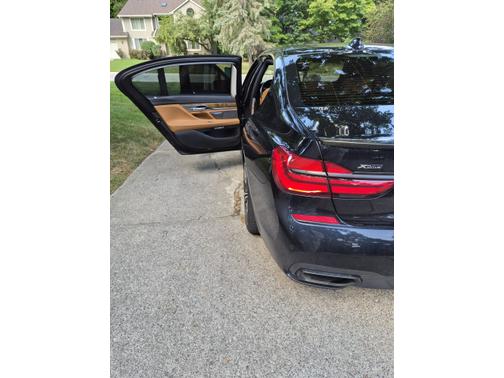 Blue 2016 BMW 750 i xDrive
