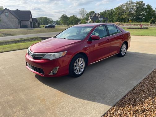 Red 2012 Toyota Camry Hybrid XLE