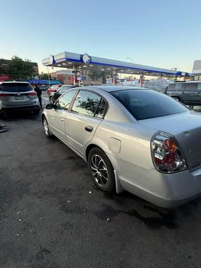 Silver 2004 Nissan Altima 2.5 S