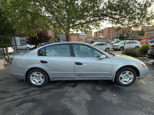Silver 2004 Nissan Altima 2.5 S