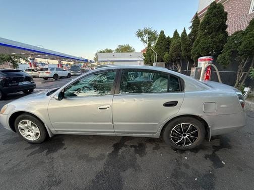 Silver 2004 Nissan Altima 2.5 S