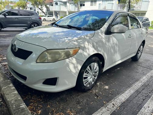 White 2010 Toyota Corolla LE