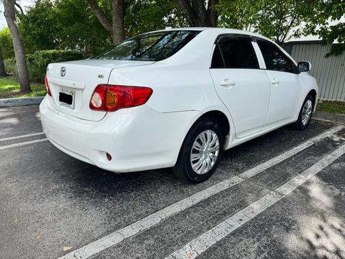 White 2010 Toyota Corolla LE
