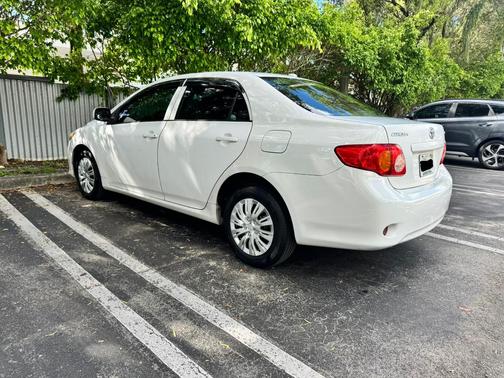 White 2010 Toyota Corolla LE