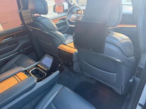 White 2022 Jeep Grand Wagoneer Series III