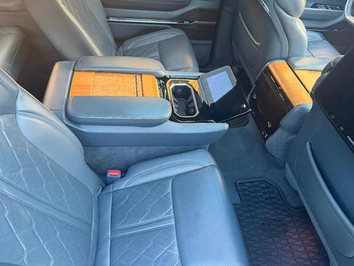 White 2022 Jeep Grand Wagoneer Series III